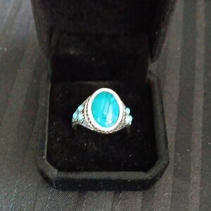 Elegant Silver Ring with Turquoise Stone